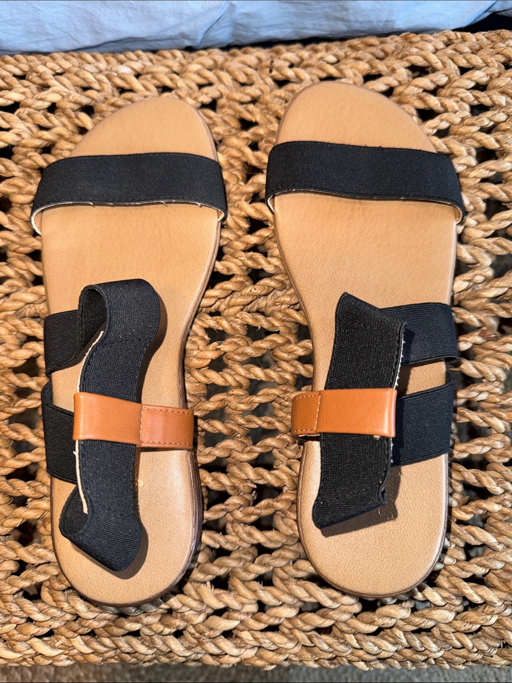 Tommy Bahama Women’s Black and Tan Elastic Strap Sandals